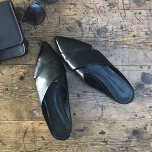 Sigerson Morrison Sheldon Slides in Black